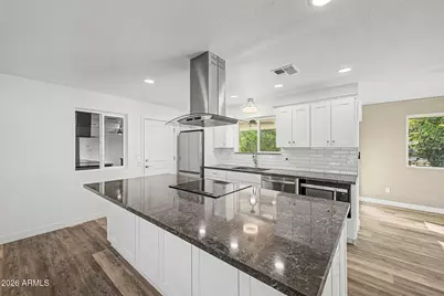 11010 W Sun City Boulevard, Sun City, AZ 85351 - Photo 10