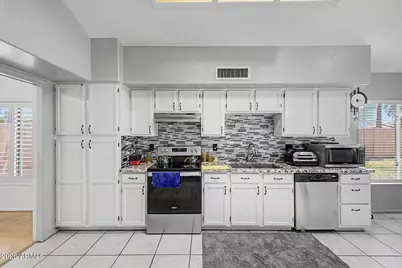 3933 W Saguaro Park Lane, Glendale, AZ 85310 - Photo 14