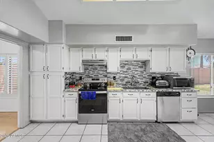 3933 W Saguaro Park Ln, Glendale, AZ 85310 - Photo 14
