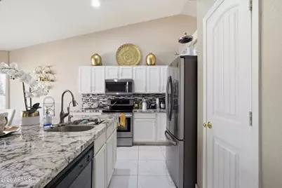 8523 W Palm Lane, Phoenix, AZ 85037 - Photo 10