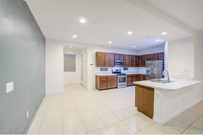 2239 W Donner Drive, Phoenix, AZ 85041 - Photo 2
