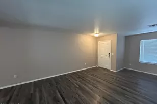9549 W Monte Vista Rd, Phoenix, AZ 85037 - Photo 4