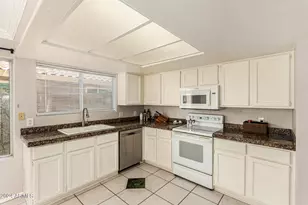 3223 E Poinsettia Dr, Phoenix, AZ 85028 - Photo 14