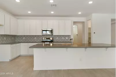 15664 W Mercer Lane, Surprise, AZ 85379 - Photo 10