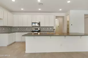 15664 W Mercer Ln, Surprise, AZ 85379 - Photo 10