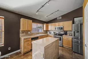 2253 E Heston Dr, Phoenix, AZ 85024 - Photo 10