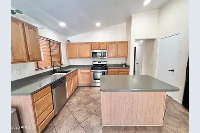 8565 W Denton Lane, Glendale, AZ 85305 - Photo 10