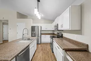 10993 W Loma Ln, Peoria, AZ 85345 - Photo 8