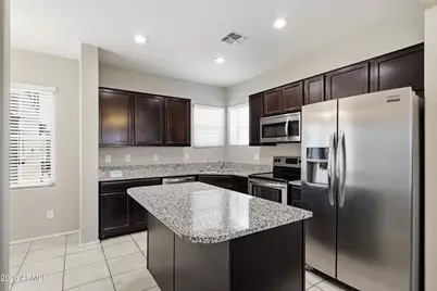 1947 N 77th Glen, Phoenix, AZ 85035 - Photo 4