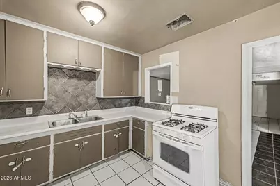 6435 S 5th Avenue, Phoenix, AZ 85041 - Photo 10