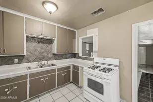 6435 S 5th Ave, Phoenix, AZ 85041 - Photo 10