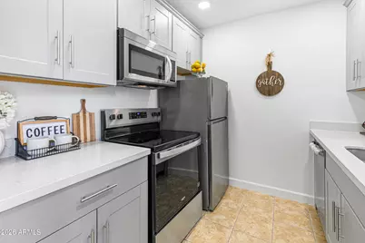 7126 N 19th Avenue #184, Phoenix, AZ 85021 - Photo 2