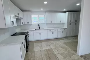3026 N 40th Dr, Phoenix, AZ 85019 - Photo 2