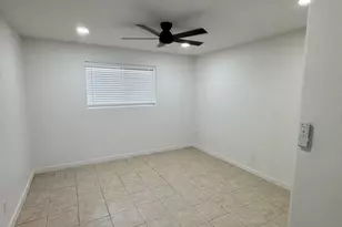 3026 N 40th Dr, Phoenix, AZ 85019 - Photo 8