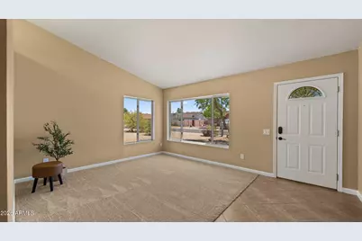8434 W Dreyfus Drive, Peoria, AZ 85381 - Photo 10