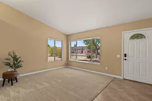8434 W Dreyfus Dr, Peoria, AZ 85381 - Photo 10