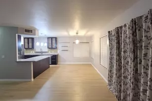 6834 S 40th Ln, Phoenix, AZ 85041 - Photo 8