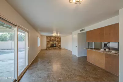 4031 W Denton Lane, Phoenix, AZ 85019 - Photo 8