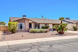 10505 W Echo Ln, Peoria, AZ 85345 - Photo 4