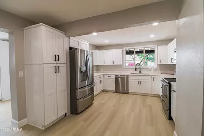 2936 W Highland Avenue, Phoenix, AZ 85017 - Photo 8