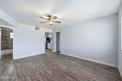 1744 W Glendale Avenue #11, Phoenix, AZ 85021 - Photo 2