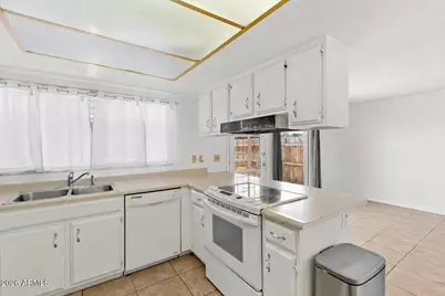 5409 W Echo Lane, Glendale, AZ 85302 - Photo 10