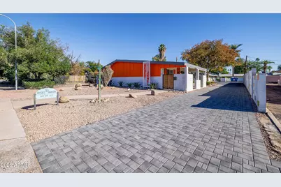 2947 N 39th Street, Phoenix, AZ 85018 - Photo 2