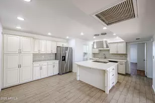 8333 E Orange Blossom Ln, Scottsdale, AZ 85250 - Photo 2