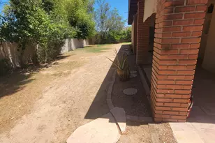 220 E Aster Dr, Phoenix, AZ 85022 - Photo 14