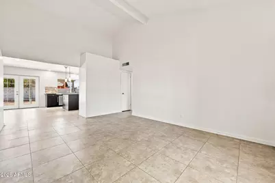 1041 W Kilarea Avenue, Mesa, AZ 85210 - Photo 6