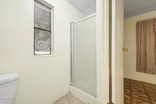 8601 N 71st Ave, Glendale, AZ 85301 - Photo 12