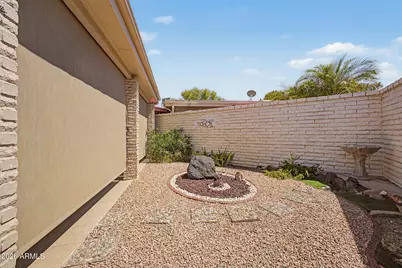 10433 W Hutton Drive, Sun City, AZ 85351 - Photo 32