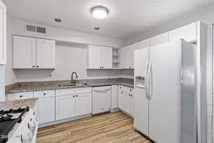 11042 W Canterbury Dr, Sun City, AZ 85351 - Photo 14