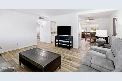 11042 W Canterbury Drive, Sun City, AZ 85351 - Photo 10