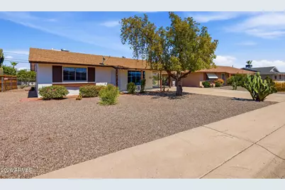 11042 W Canterbury Drive, Sun City, AZ 85351 - Photo 2