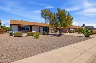 11042 W Canterbury Dr, Sun City, AZ 85351 - Photo 2