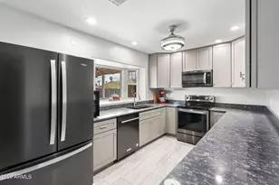 1301 W Kerry Ln, Phoenix, AZ 85027 - Photo 16