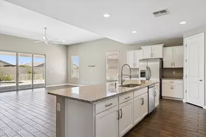 26009 N 137th Lane, Peoria, AZ 85383 - Photo 14
