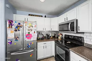 11426 W Madisen Ellise Dr, Surprise, AZ 85378 - Photo 12