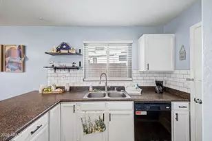 11426 W Madisen Ellise Dr, Surprise, AZ 85378 - Photo 10