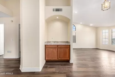 1517 W Islandia Drive, Gilbert, AZ 85233 - Photo 8