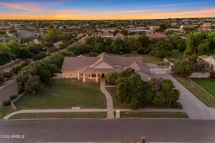 18110 E Sunnybrook Ln, Gilbert, AZ 85298 - Photo 2