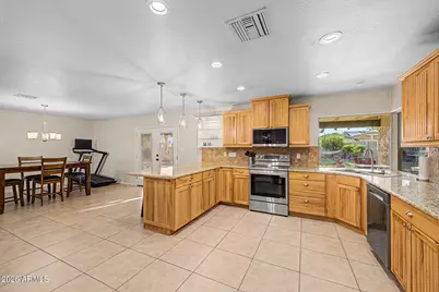16310 N 36th Drive, Phoenix, AZ 85053 - Photo 14