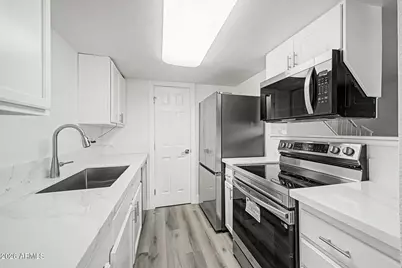 4017 W Reade Avenue, Phoenix, AZ 85019 - Photo 1