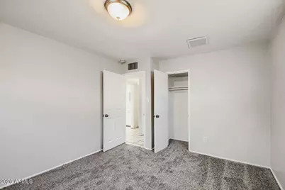 2818 W Echo Lane W, Phoenix, AZ 85051 - Photo 18