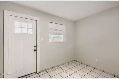 2818 W Echo Lane W, Phoenix, AZ 85051 - Photo 12