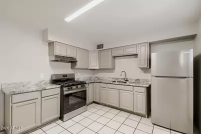 2818 W Echo Lane W, Phoenix, AZ 85051 - Photo 8