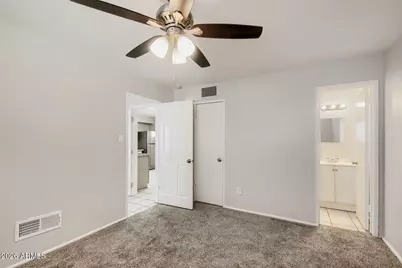 2818 W Echo Lane W, Phoenix, AZ 85051 - Photo 14