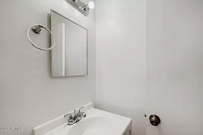 2818 W Echo Lane W, Phoenix, AZ 85051 - Photo 16