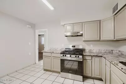 2818 W Echo Lane W, Phoenix, AZ 85051 - Photo 10